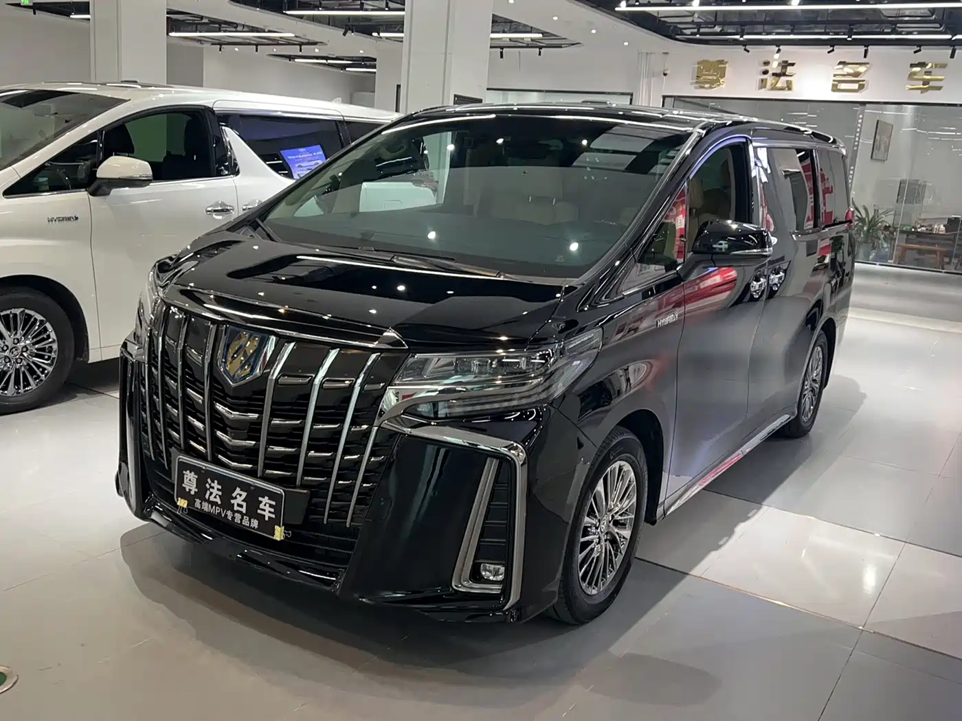 Toyota Alphard 2023 — пригон из Китая
