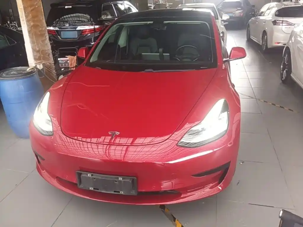 Фото 3 - Tesla Model 3