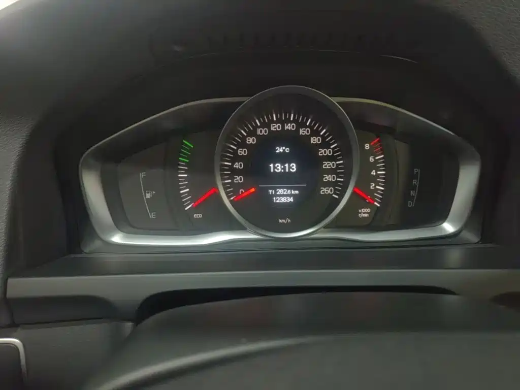 Фото 12 - Volvo S60