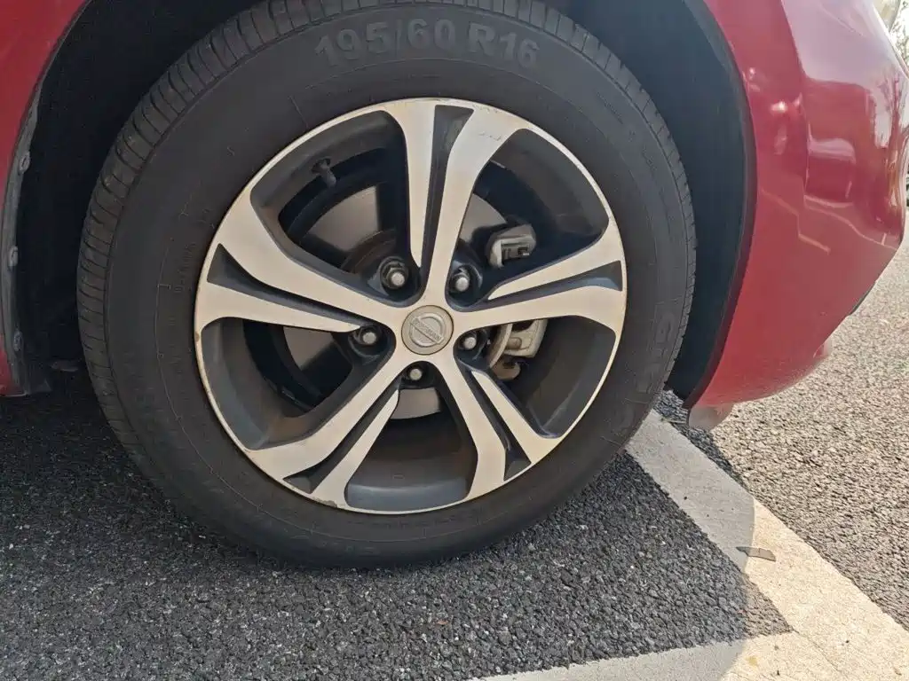 Photo 24 - Nissan Tiida
