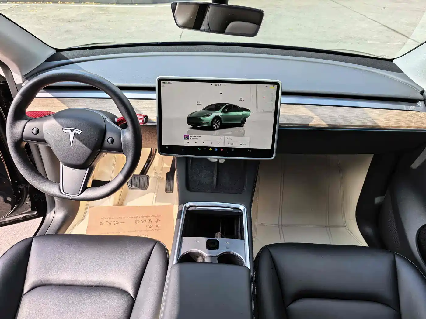 TESLA MODEL Y