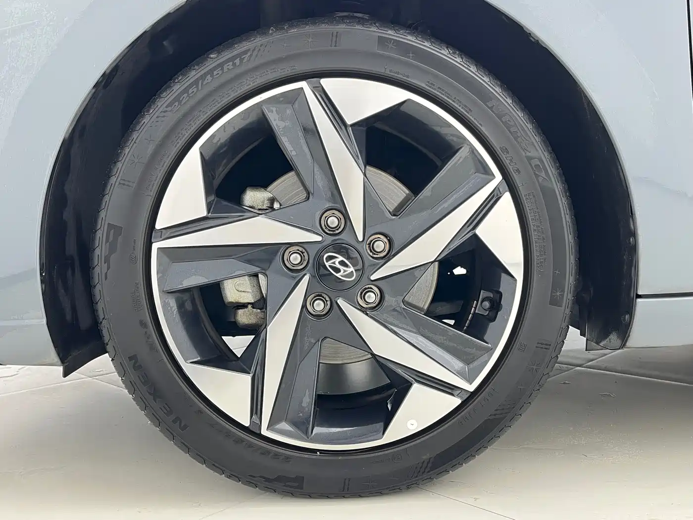 Hyundai Elantra 2022 1.5L CVT LUX Premium Edition фото 20