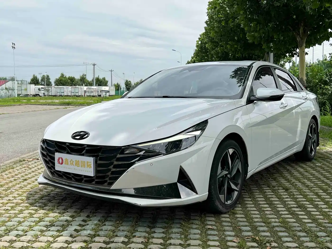 Hyundai Elantra 2022 1.5L CVT LUX Premium Edition