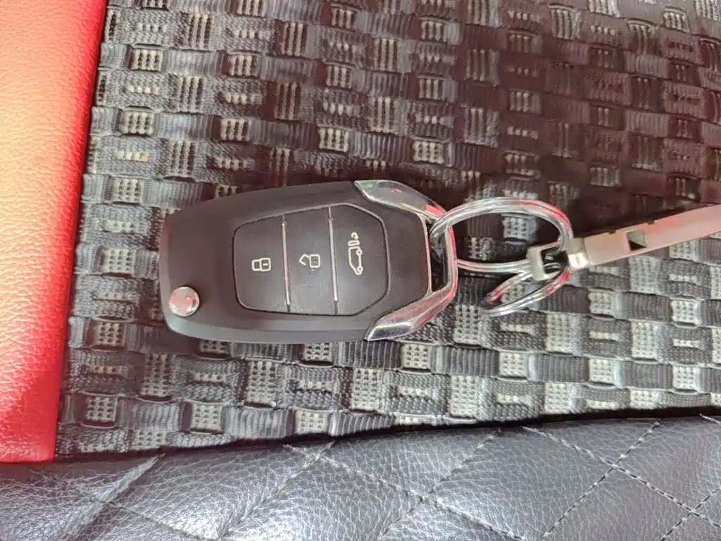 SAIC Maxus Xintu V90 2021 2020 2.0T AMT YunJie Edition FWD Single Rear Tire Short Wheelbase Medium Roof 6-seater