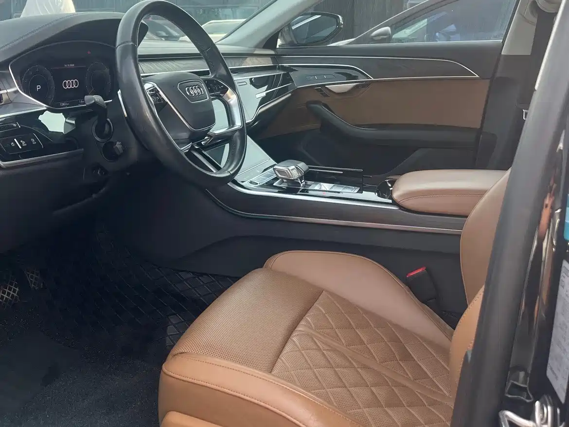 Фото 4 - Audi A8