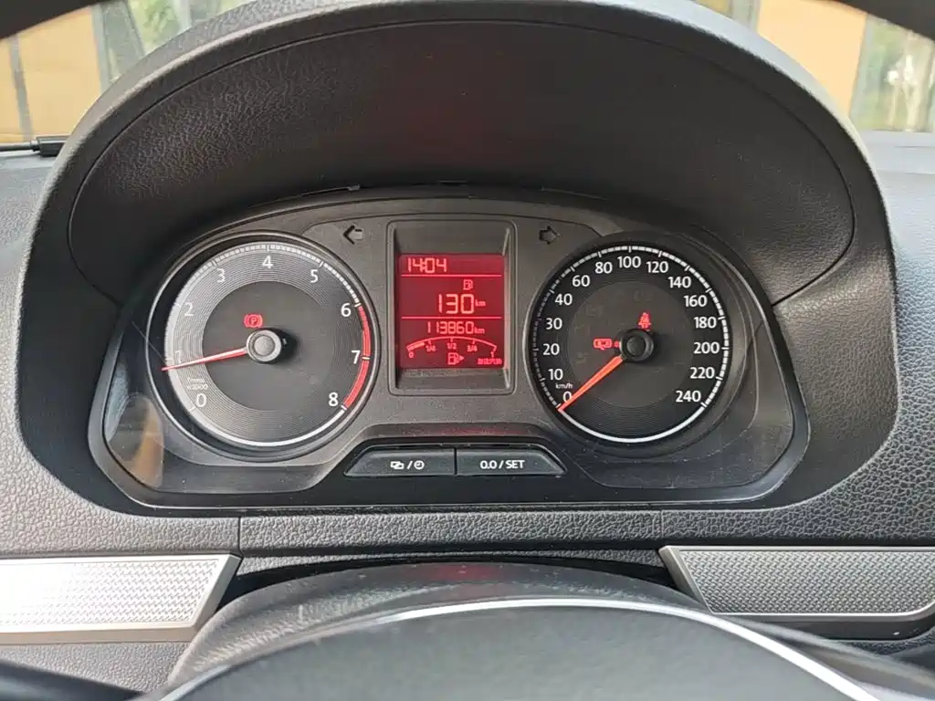 Photo 12 - Volkswagen Jetta