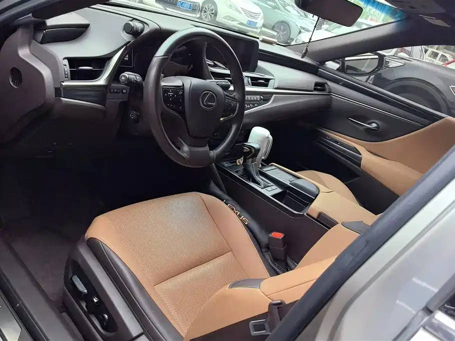 Lexus ES 2020 200 Excellence фото 9