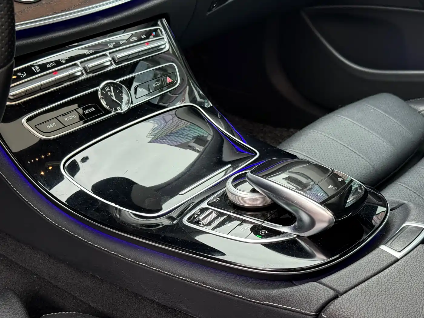 Mercedes-Benz E-Class 2017 E 200 L 4MATIC фото 15