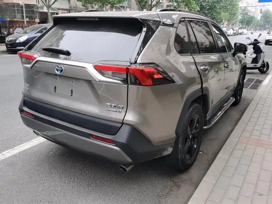 Toyota RAV4 Rongfang 2020 Hybrid 2.5L E-CVT AWD Flagship Edition фото 3