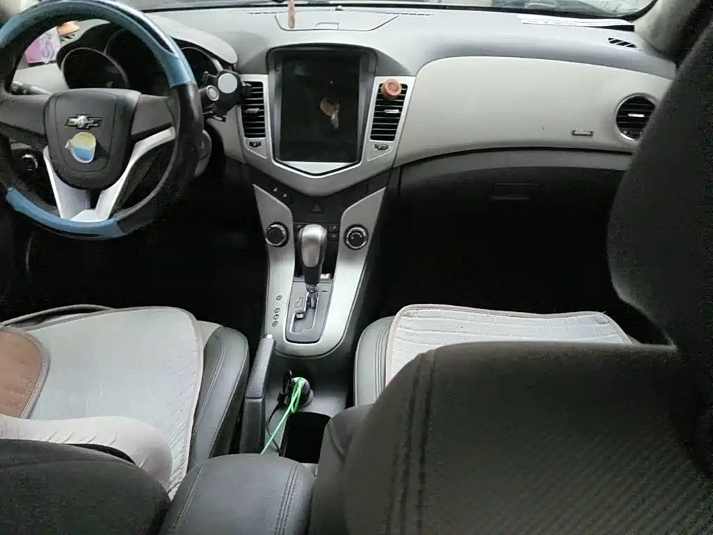 Фото 12 - Chevrolet Cruze