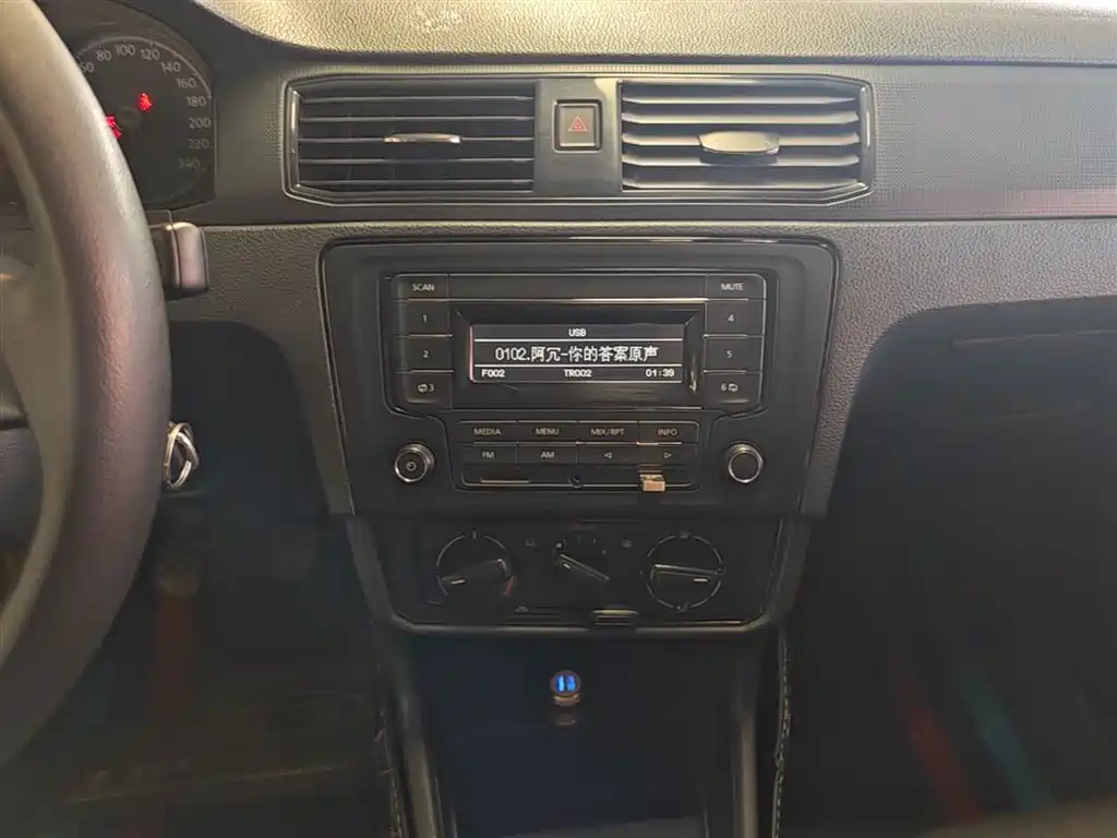 Volkswagen Santana 2016 1.6L Manual Trend Edition фото 13