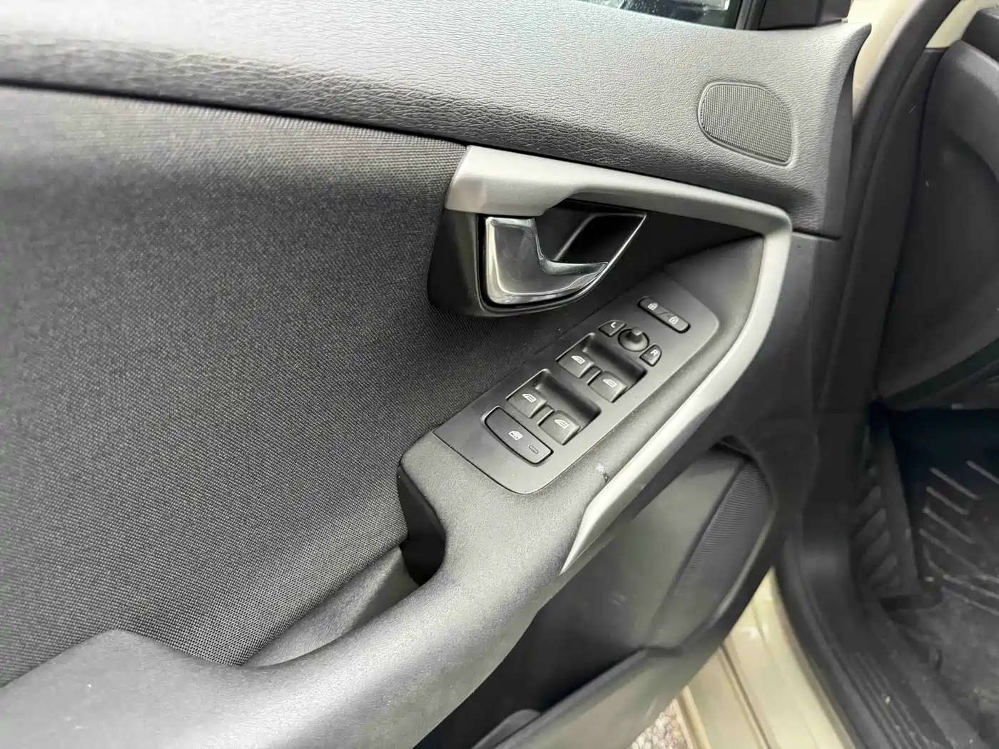 Фото 7 - Volvo V40