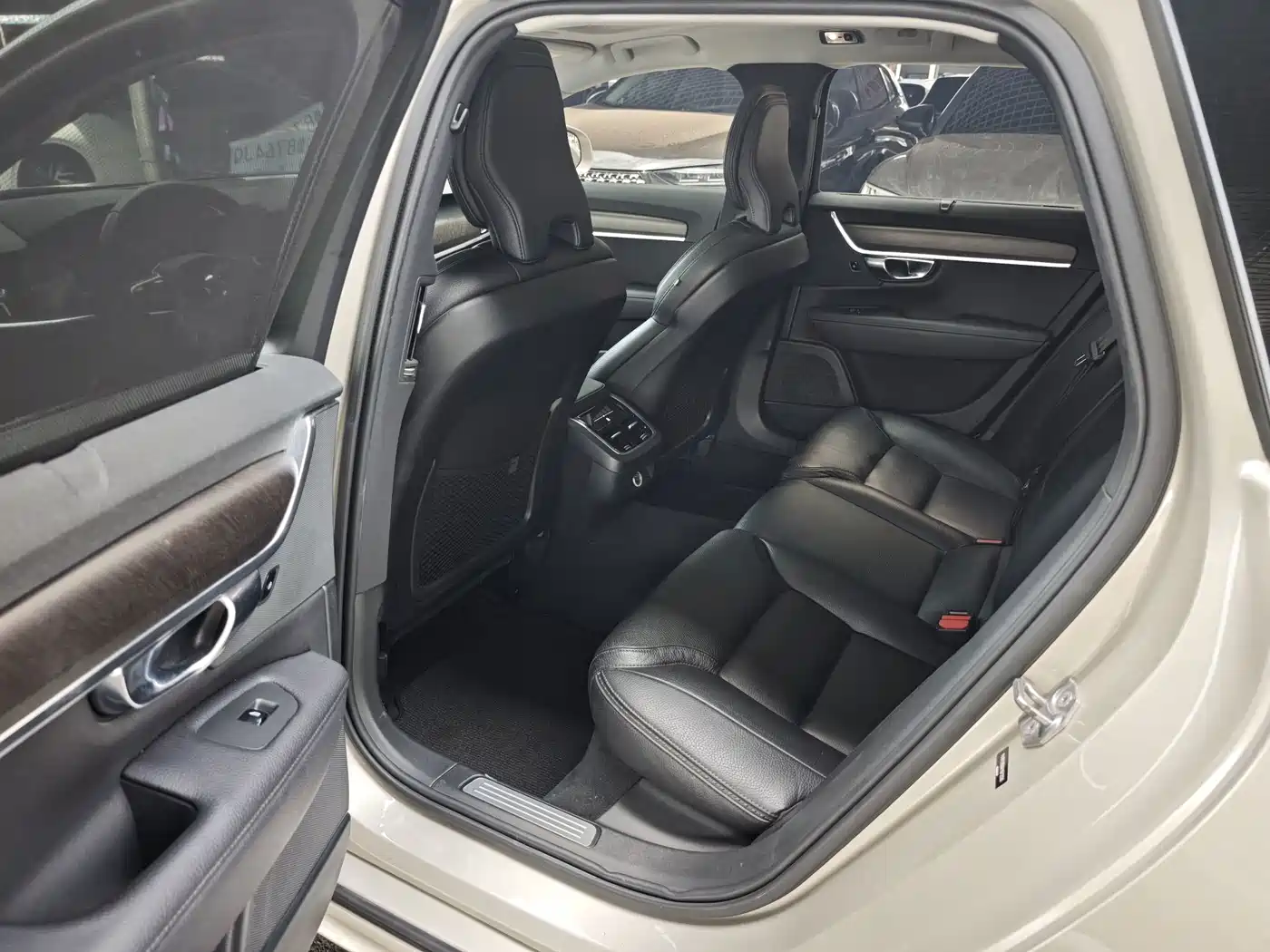 Volvo V90 2019 2019 Cross Country T5 AWD Intelligent Distance China VI