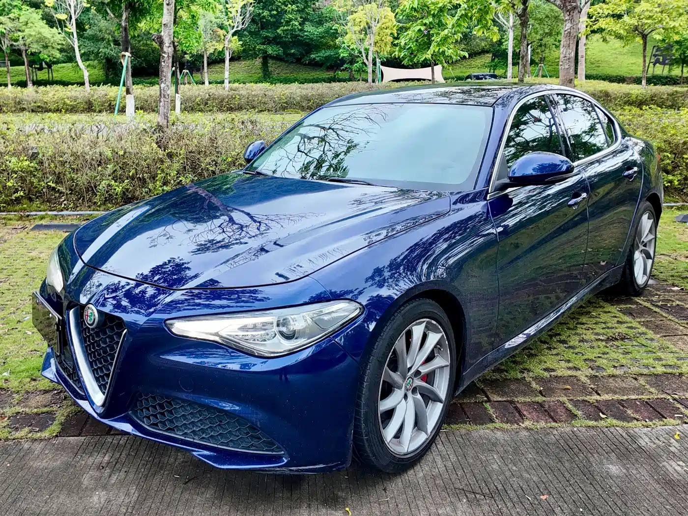Alfa Romeo Giulia 2019 2017 2.0T 200HP Luxury Edition