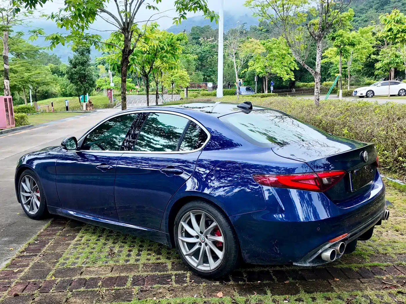 Alfa Romeo Giulia 2019 2017 2.0T 200HP Luxury Edition