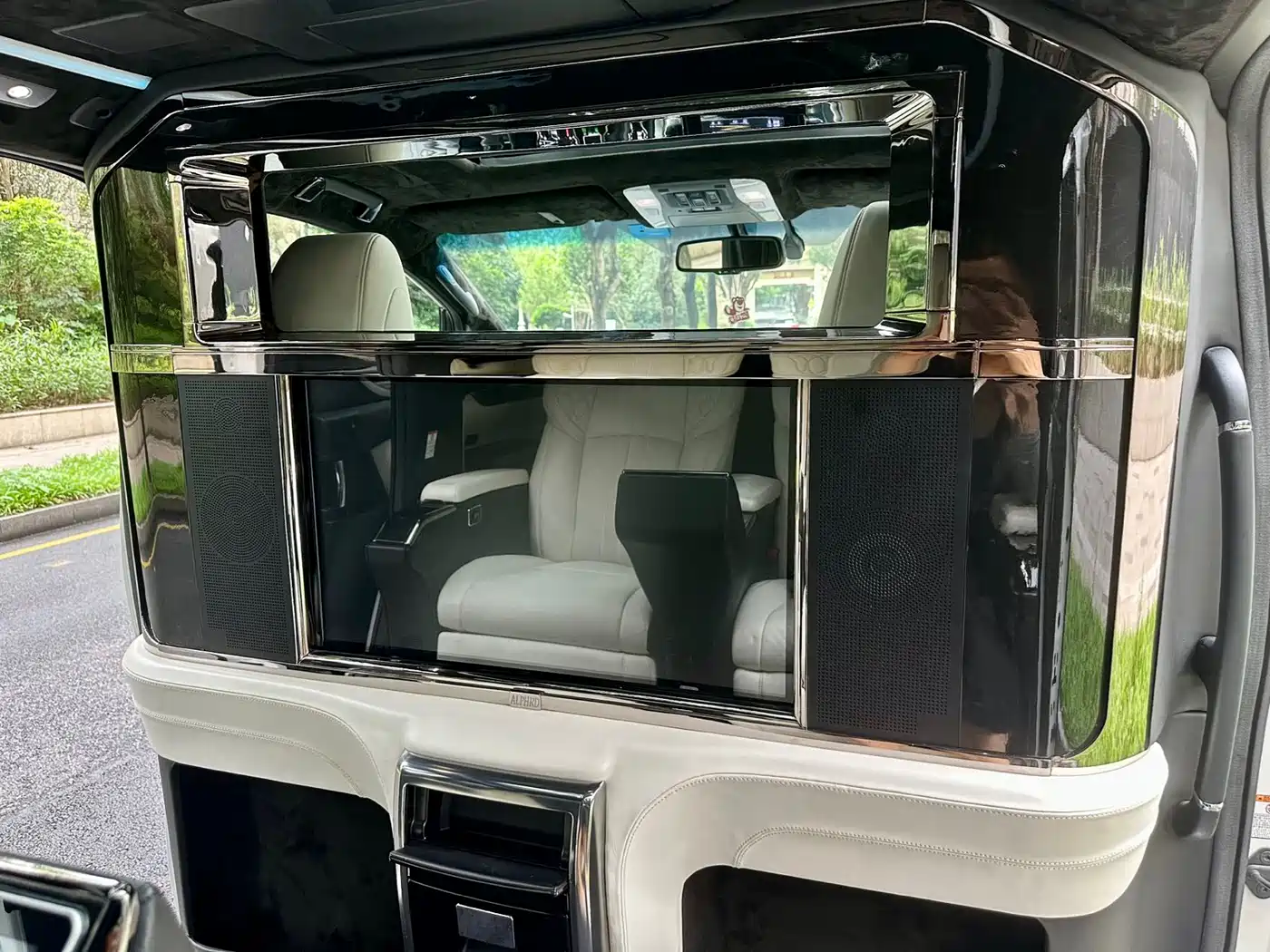 Toyota Alphard 2018 Facelift 3.5L Premium Edition фото 12