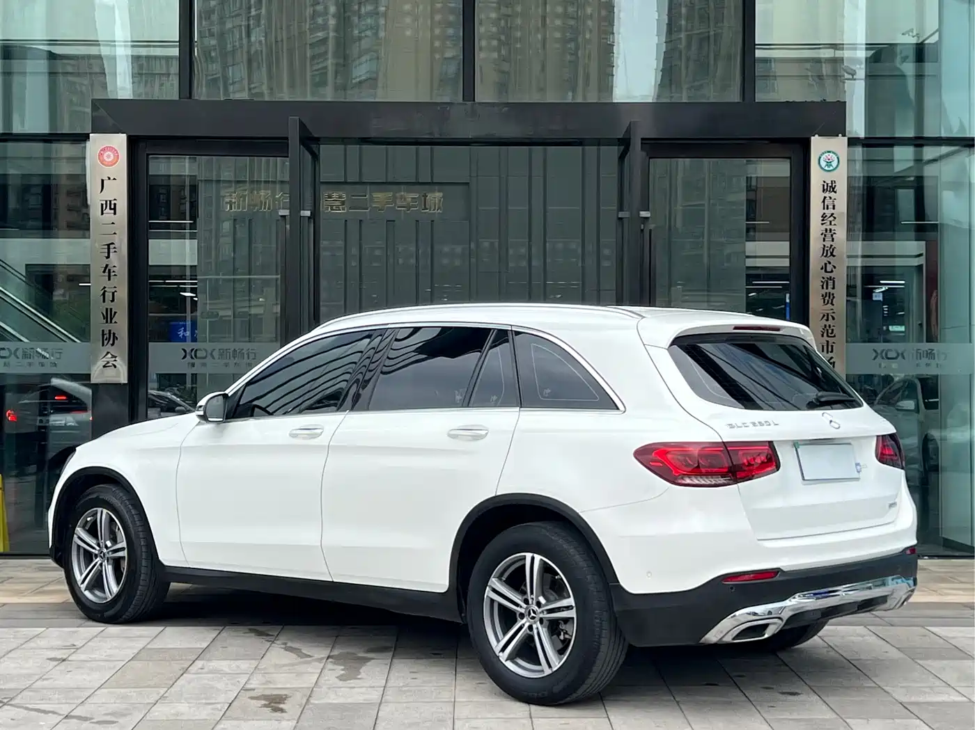 Mercedes-Benz GLC 2021 GLC 260 L 4MATIC Sporty фото 4