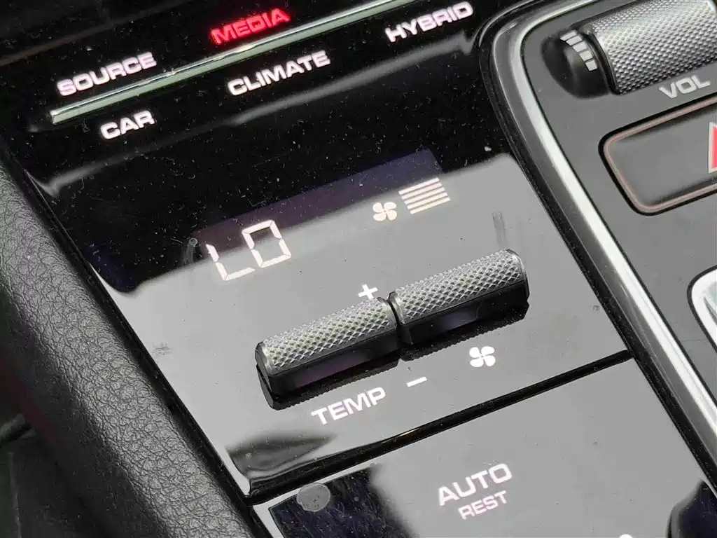 Porsche Cayenne New Energy 2019 Cayenne E-Hybrid 2.0T фото 16