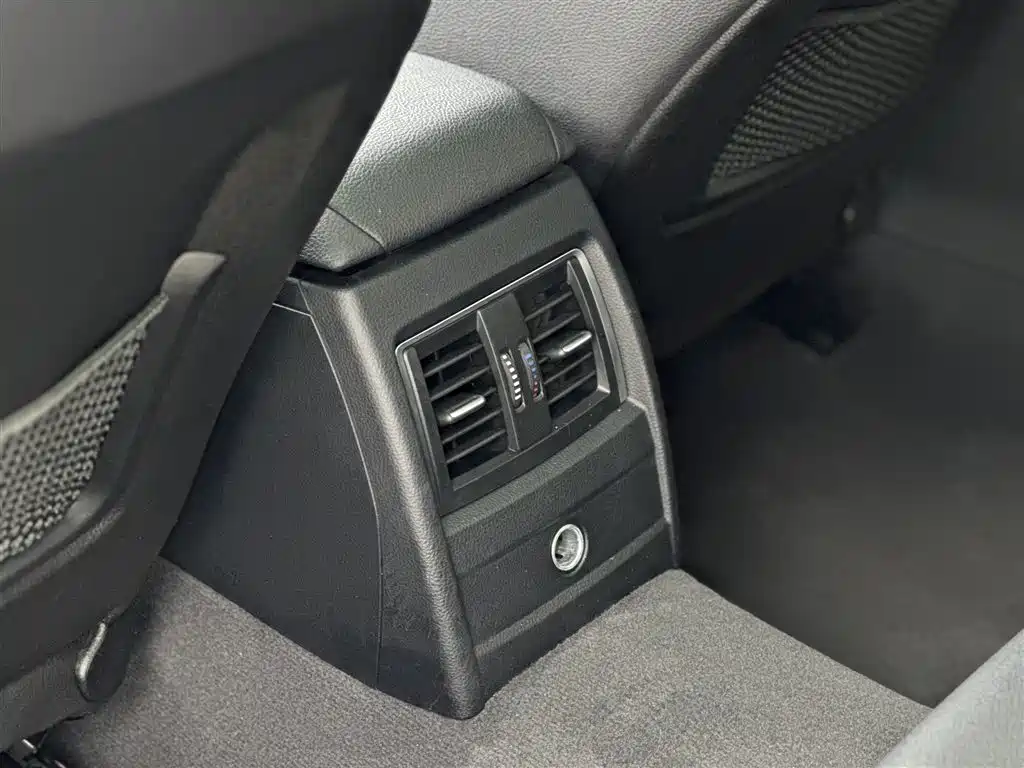 BMW 3 Series GT 2019 320i Fashion Model фото 12