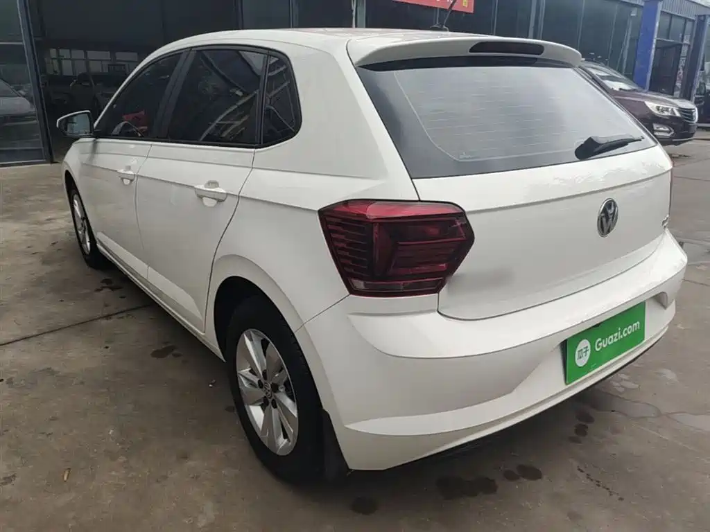 VOLKSWAGEN POLO