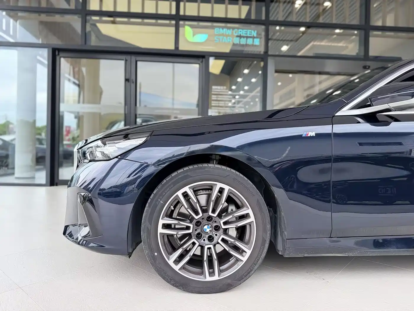BMW 5 Series 2024 530Li Leading M Sport Package фото 4
