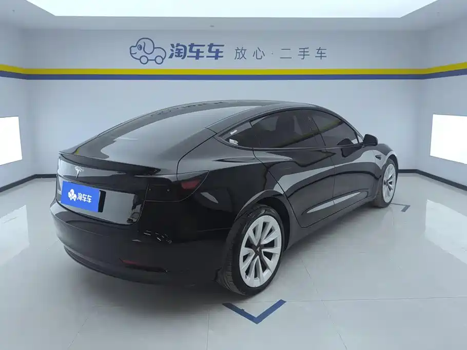 Фото 3 - Tesla Model 3