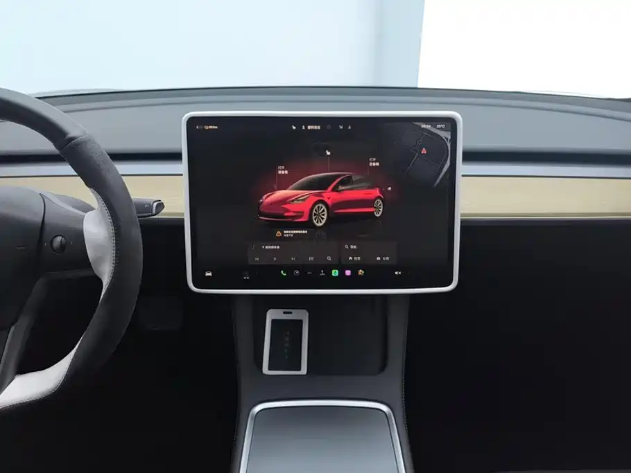 Фото 13 - Tesla Model 3