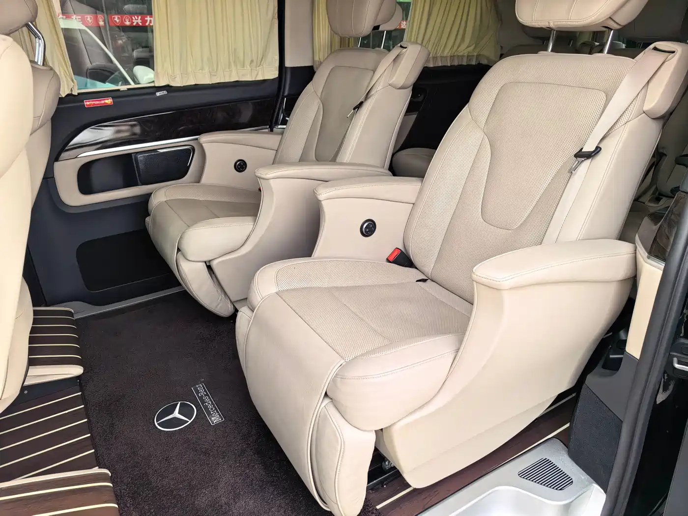Mercedes-Benz V-Class 2018 V 260 L Premium Long Wheelbase Edition China VI фото 6