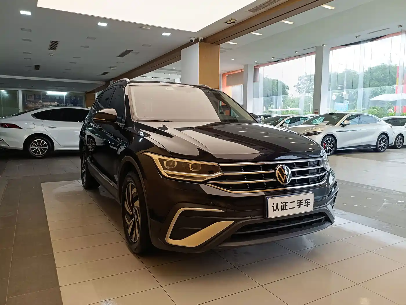 Фото 4 - Volkswagen Tiguan L