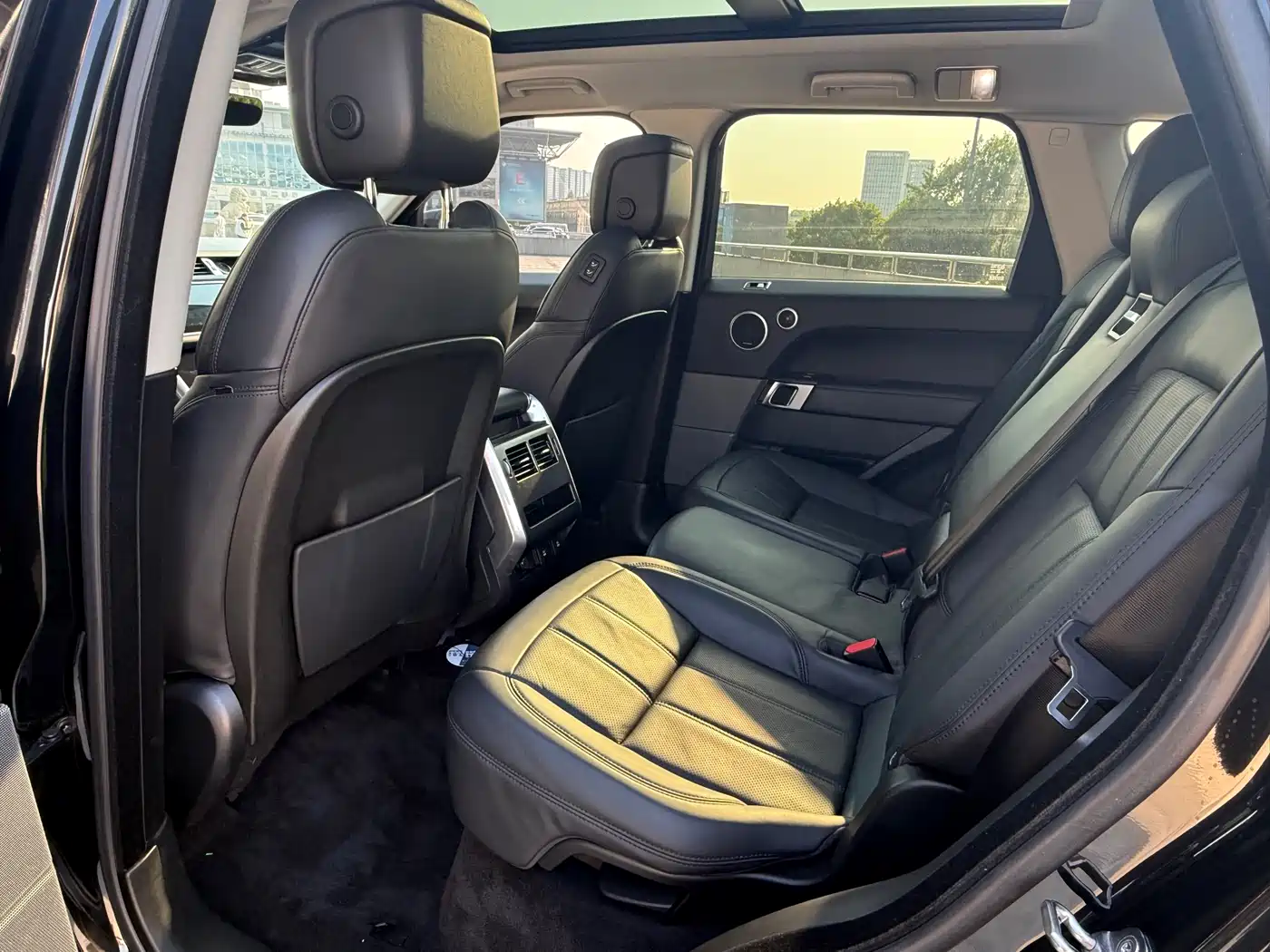 Land Rover Range Rover Sport 2020 3.0 L6 SE фото 6