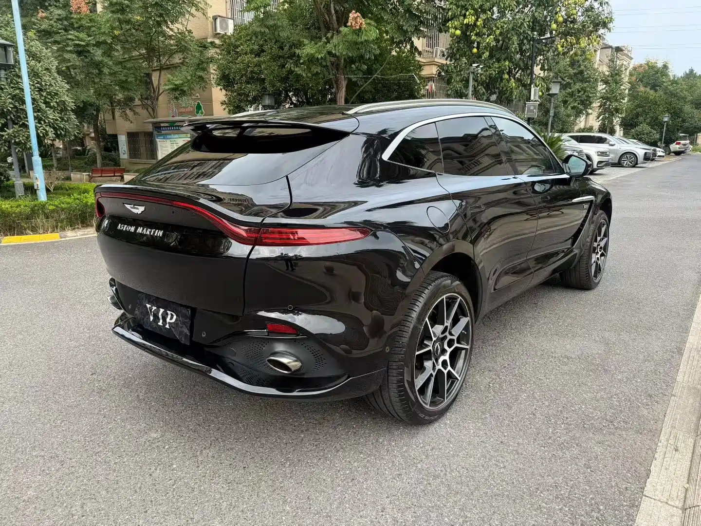 Фото 5 - Aston Martin DBX