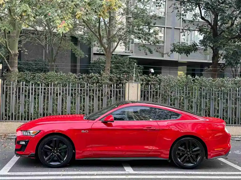 Фото 3 - Ford Mustang