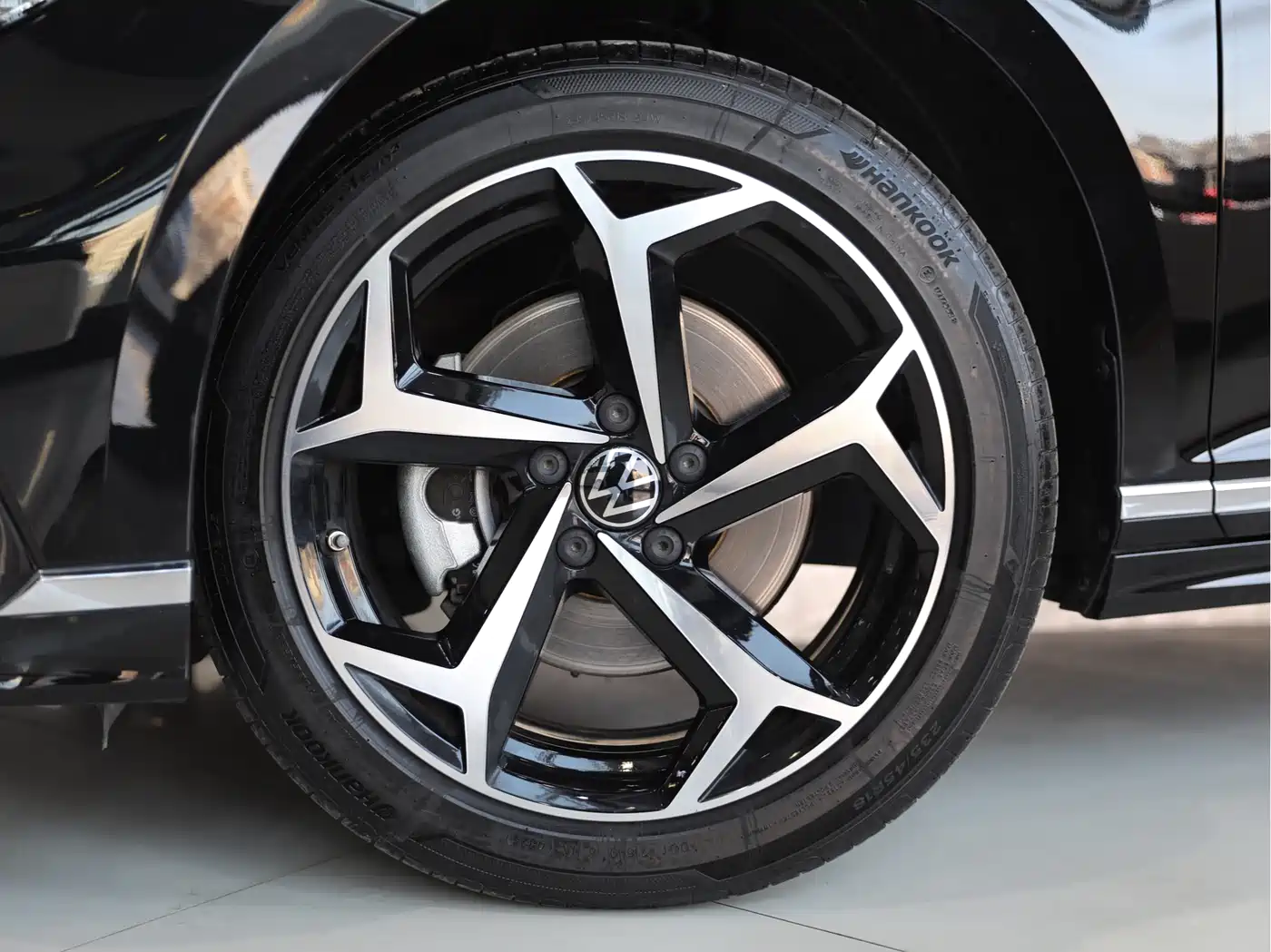 Volkswagen Magotan 2024 2 Million Units Public Sharing Edition 330TSI DSG Luxury фото 4