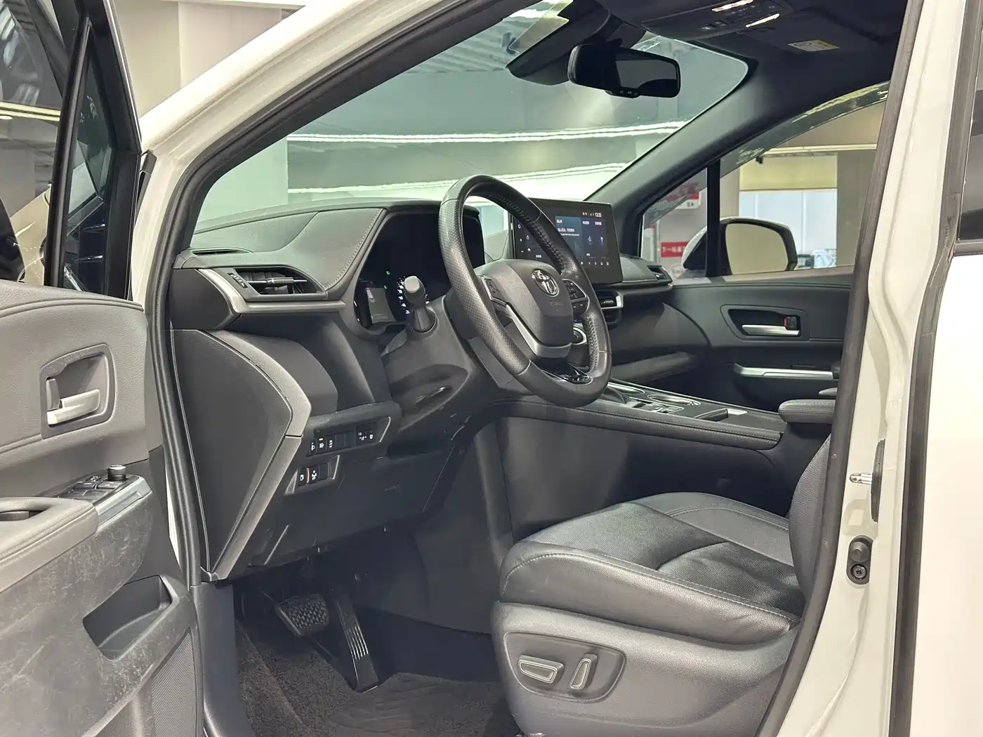 Toyota Sienna 2021 2.5L Hybrid Premium Edition фото 4