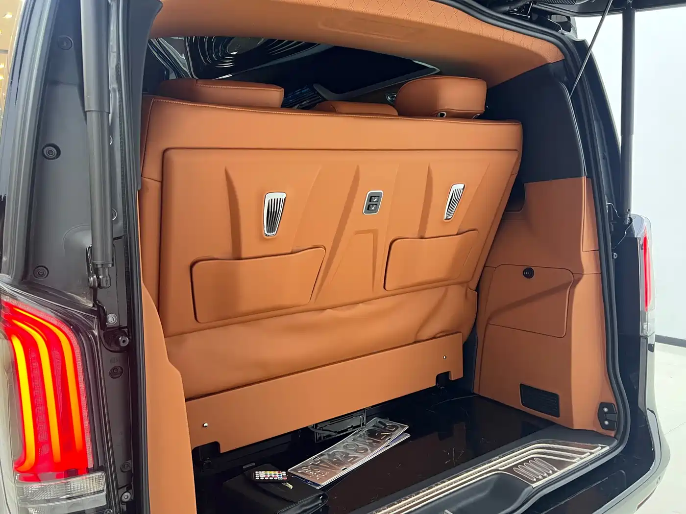 Mercedes-Benz V-Class 2024 V 300 L Long Wheelbase Premium фото 12