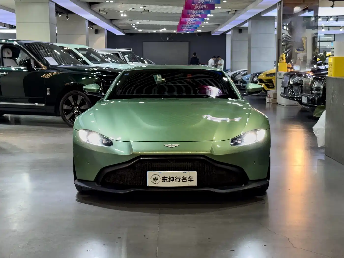 Aston Martin V8 Vantage 2018 4.0T V8 Coupe фото 2