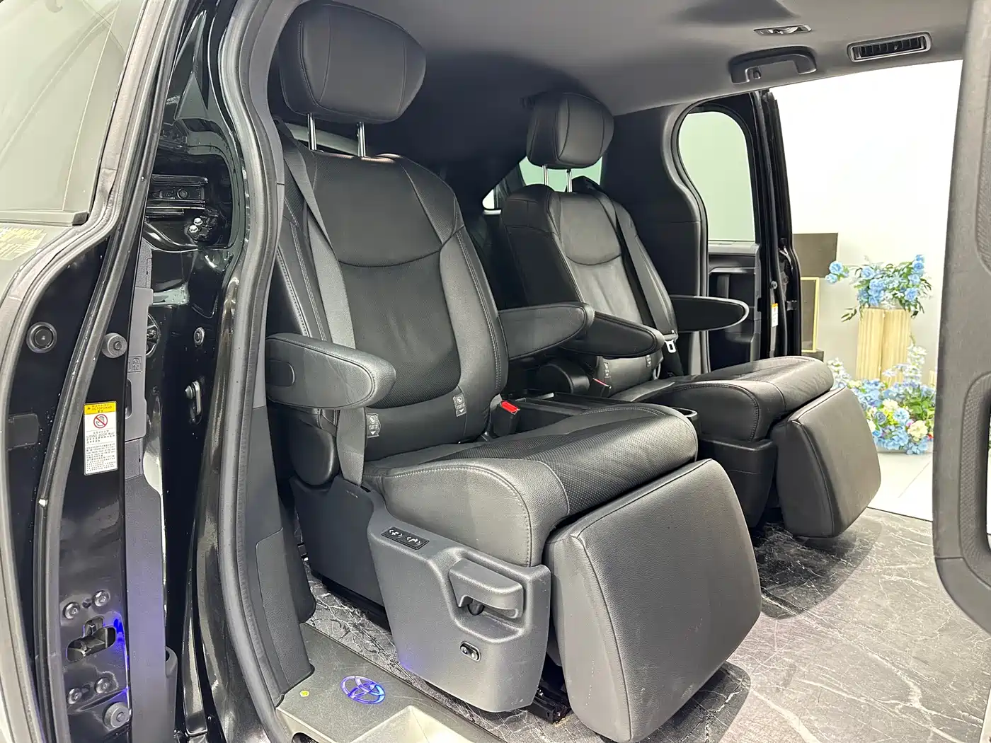 Toyota Sienna 2021 2.5L Hybrid Premium Edition фото 7