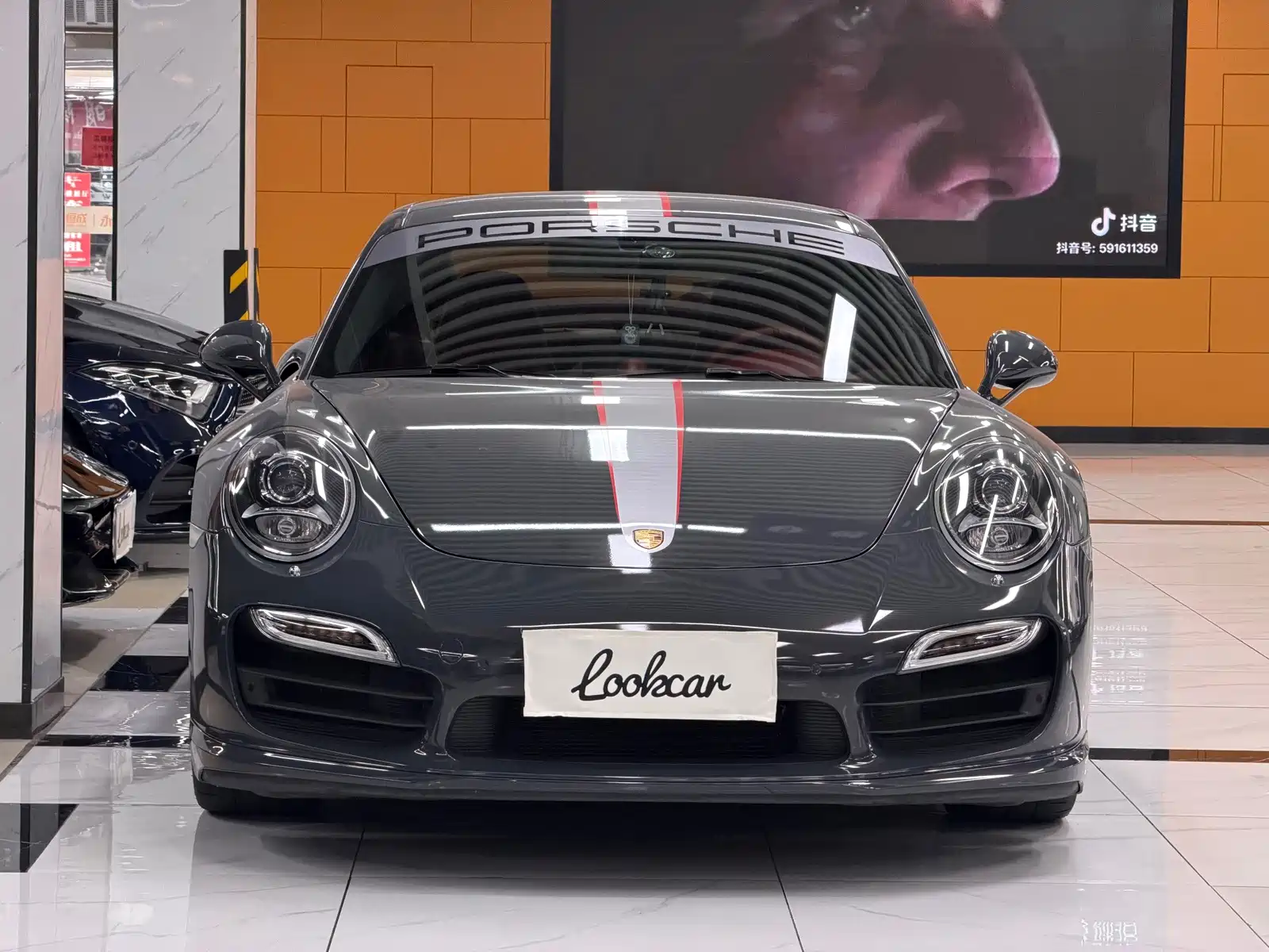 Photo 2 - Porsche 911