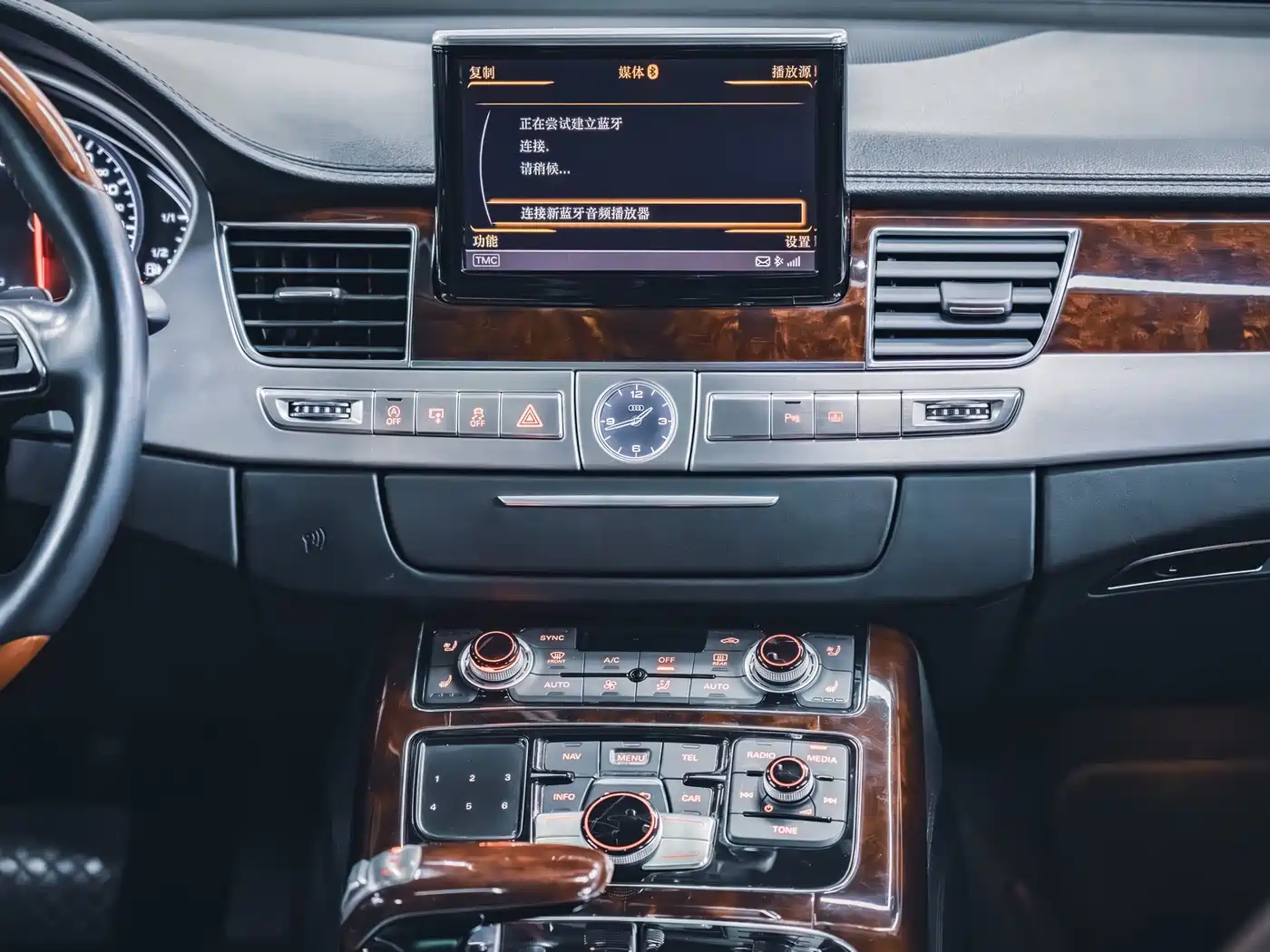 Audi A8 2011 A8L W12 6.3 FSI quattro фото 16
