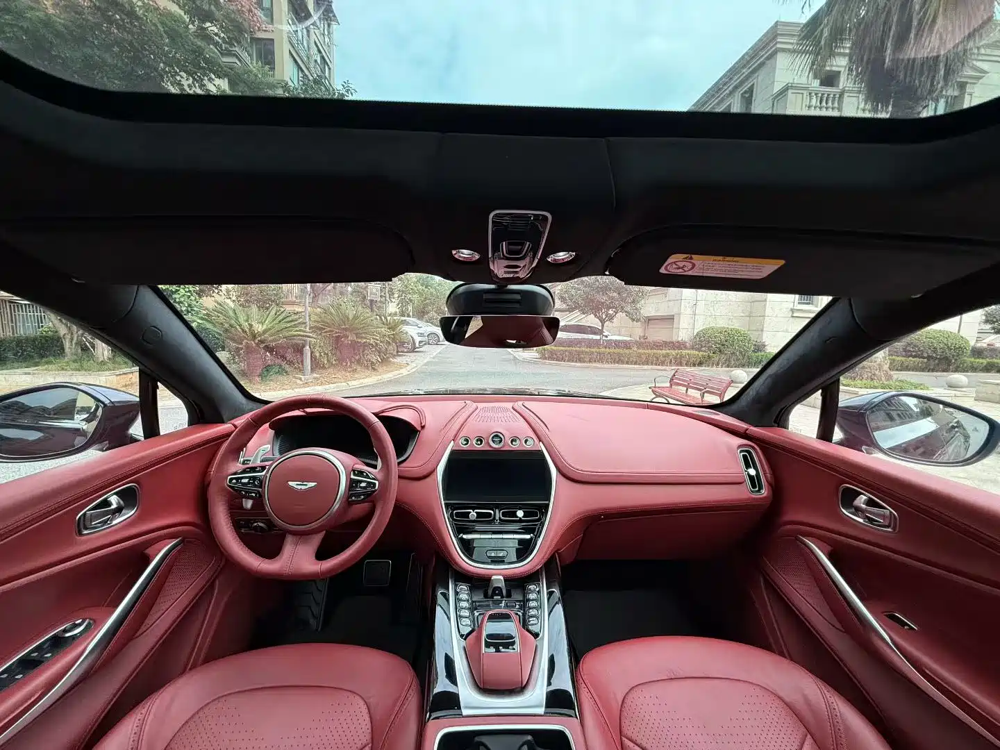 Фото 9 - Aston Martin DBX