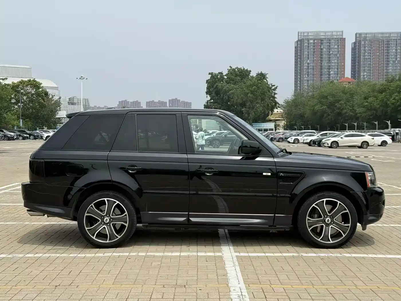 Land Rover Range Rover Sport 2010 5.0 SC V8 HSE фото 4
