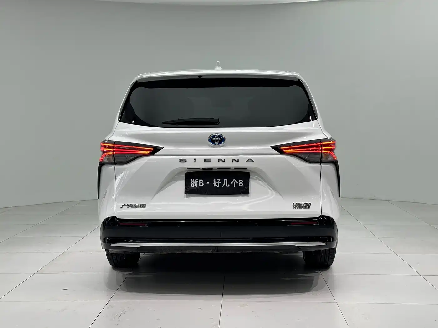 Toyota Sienna 2021 2.5L Hybrid Premium Edition фото 16