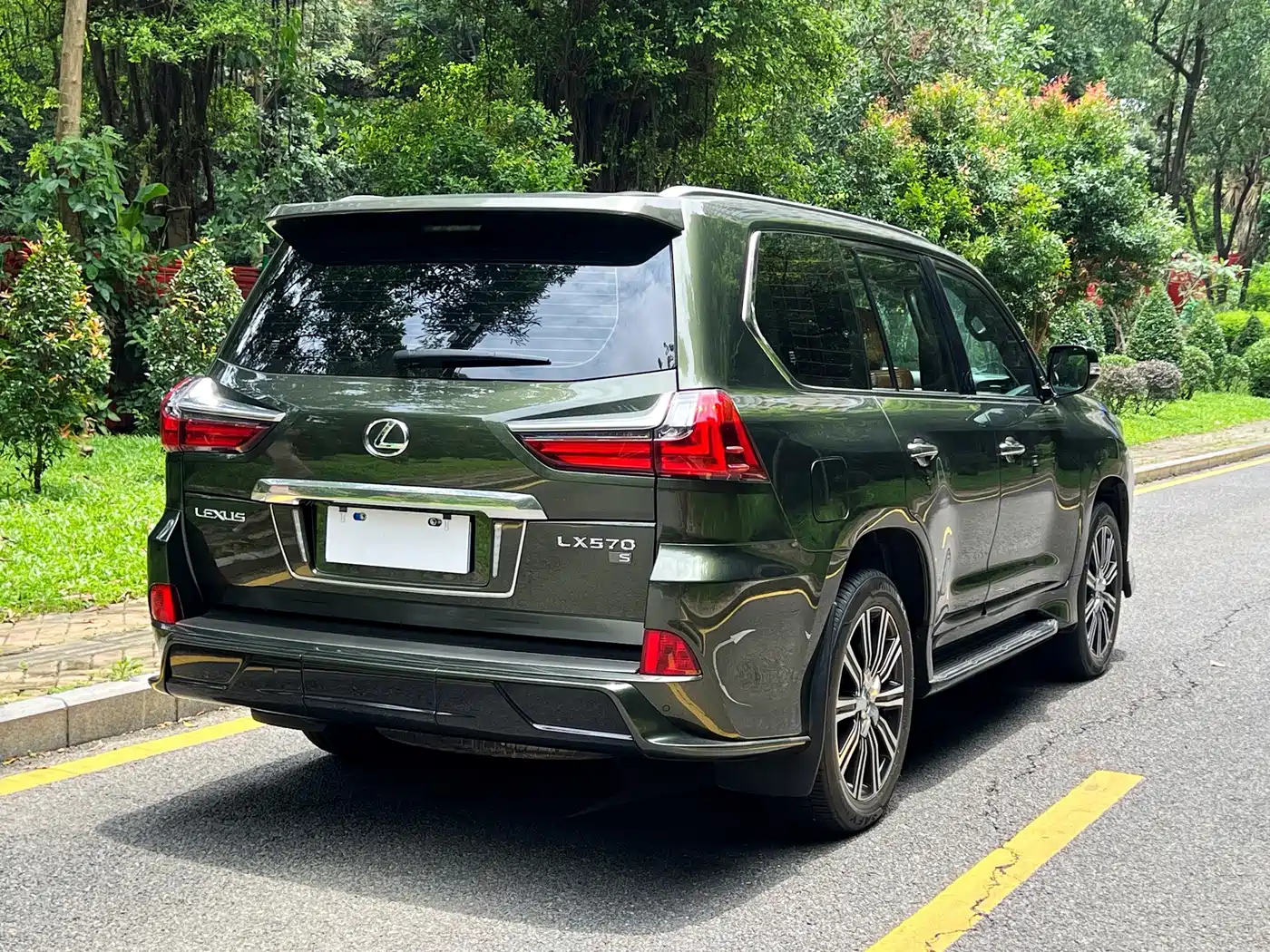 Lexus LX 2022