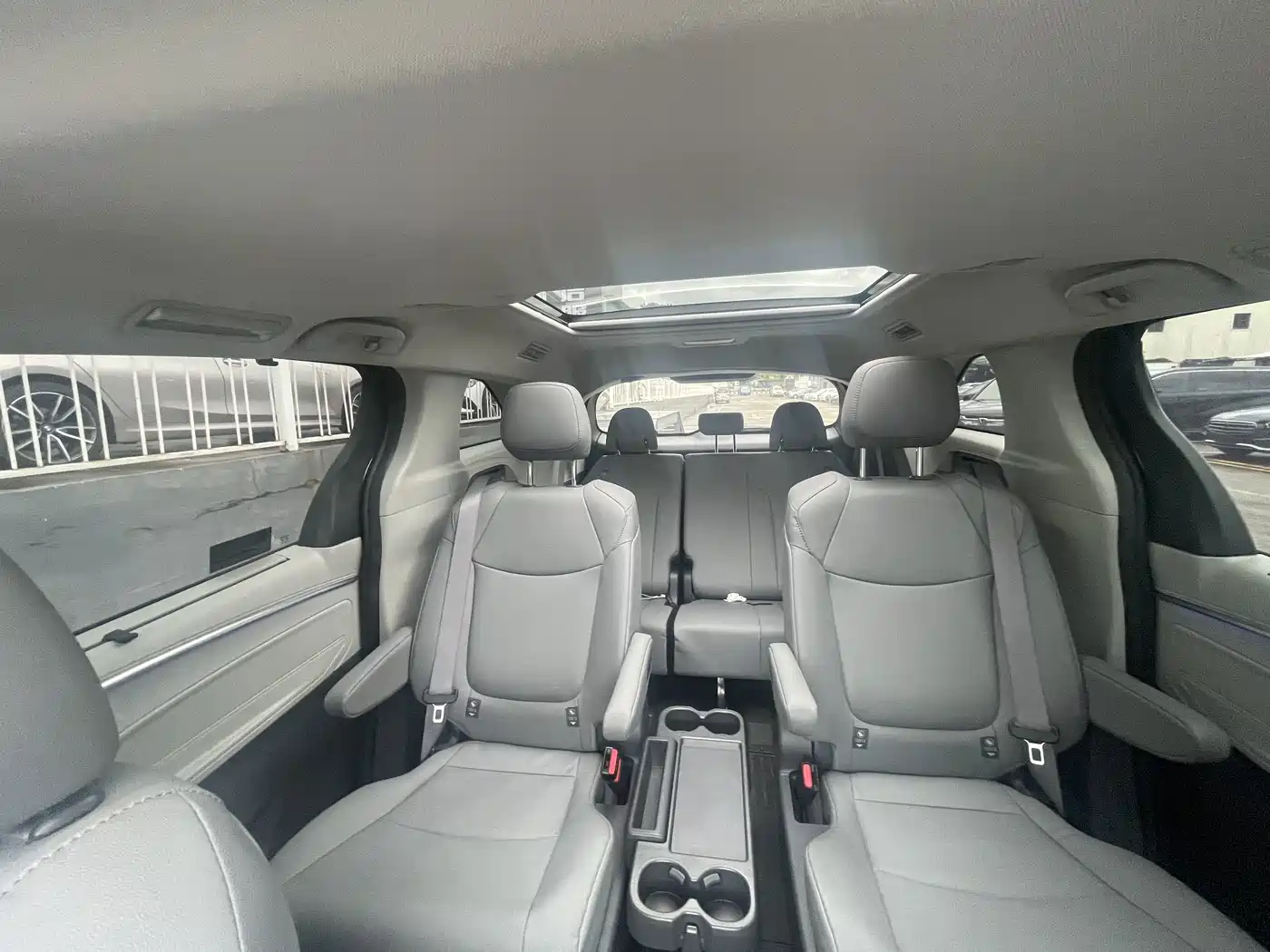 Toyota Granvia 2024 2023 2.5L Hybrid Luxury Edition