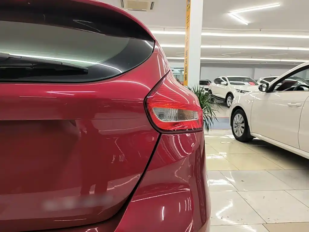Фото 8 - Ford Focus