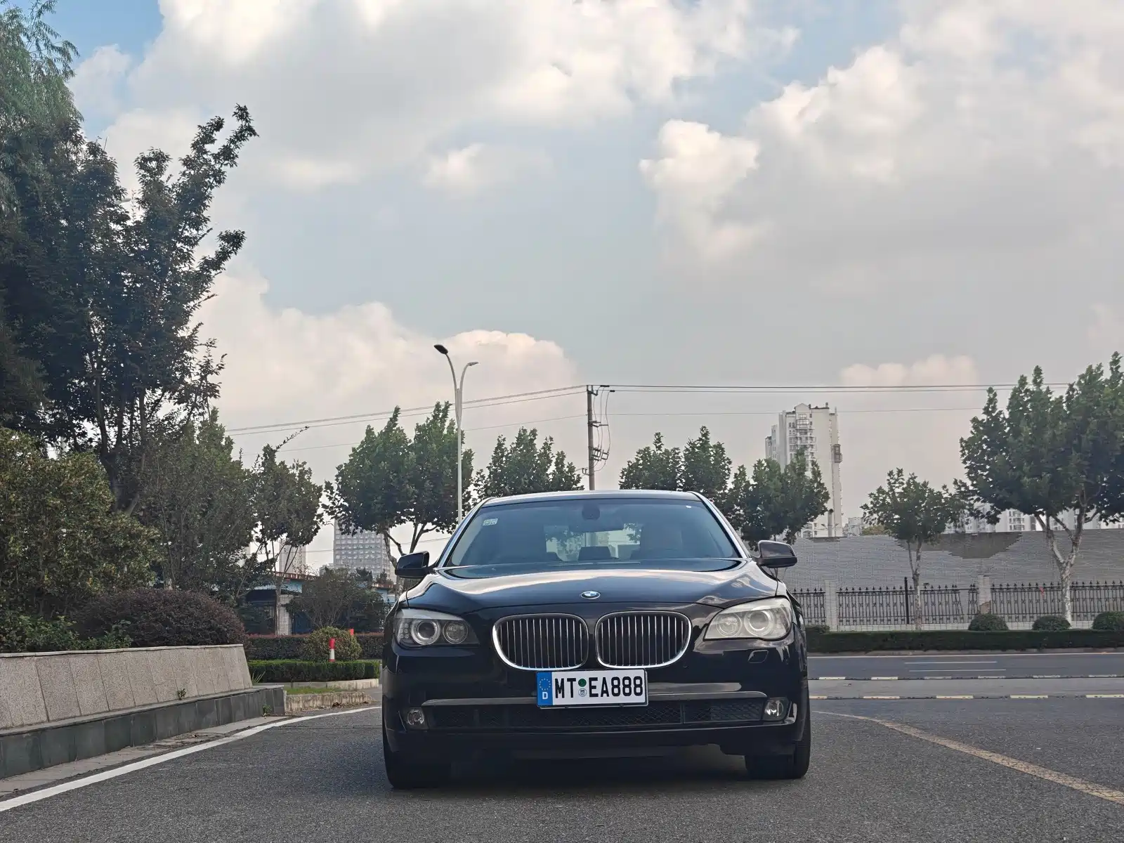 Photo 2 - BMW 7 Series