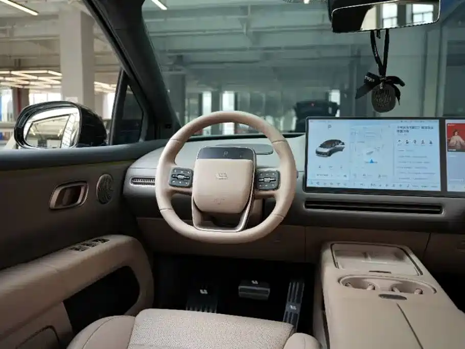 Li Auto i6 2026 2025 2WD Base Model