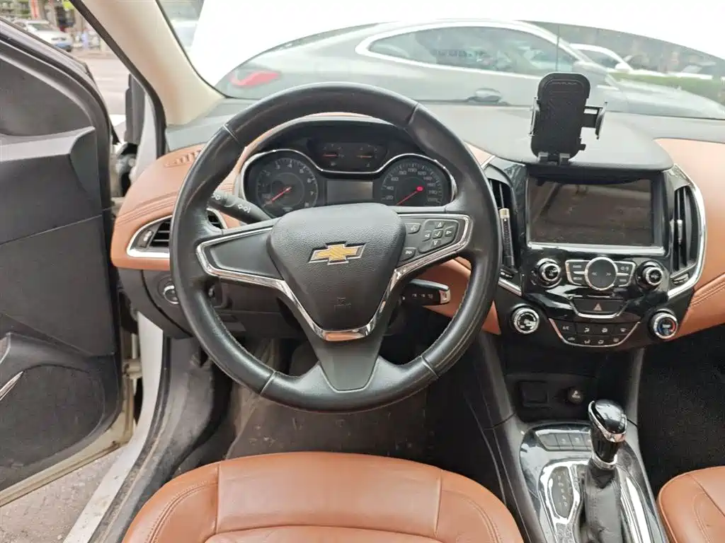 Chevrolet Cruze 2016 1.4T DCG Luxury Edition фото 3