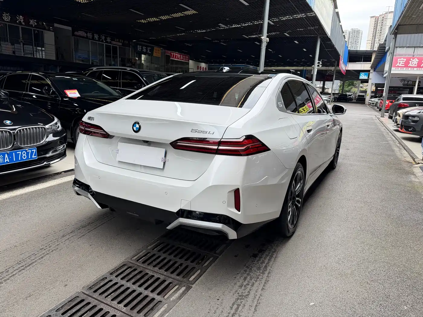 BMW 5 Series 2024 525Li M Sport Package фото 8