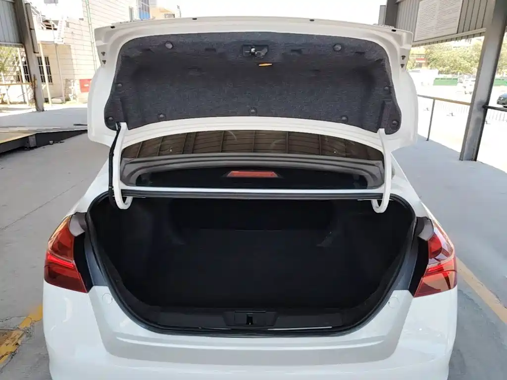 Фото 19 - Geely Emgrand